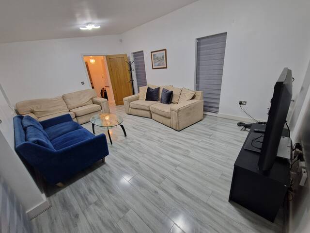 4 Bedroom house in Altrincham gallery image 2