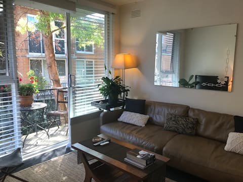 Top Airbnb: Retro on Robe Street in St Kilda