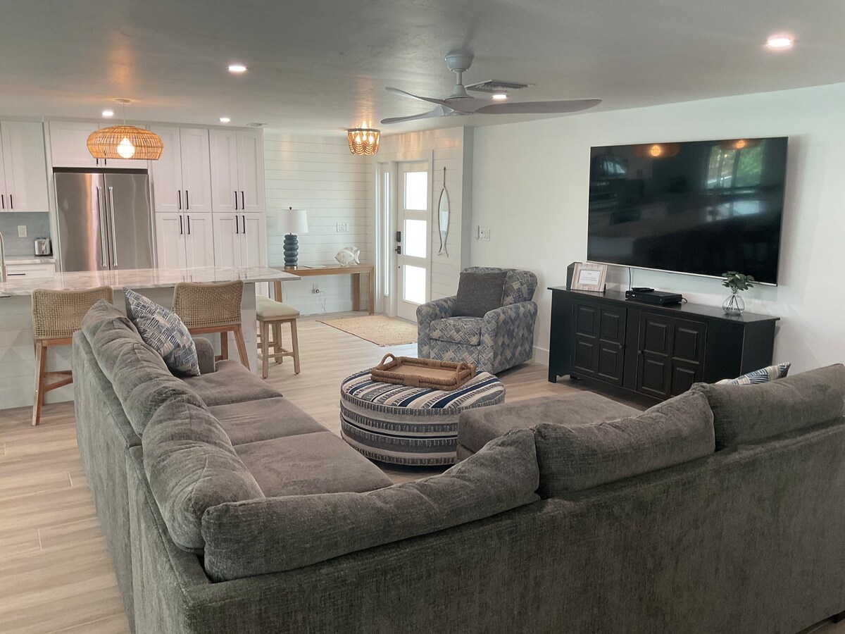 Top performing Airbnb: Fort Myers Waterfront 3 bed 3 bath w heated pool in Iona