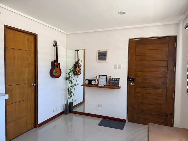 Casa Rc Beachfront Cozy 1-br Home - Botolan