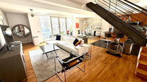 Top Airbnb: Spacious Contemporary Loft: Private Garage+Balcony in Downtown