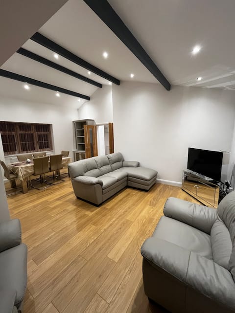 The Forest Haven Cottage - Free Parking & Wifi