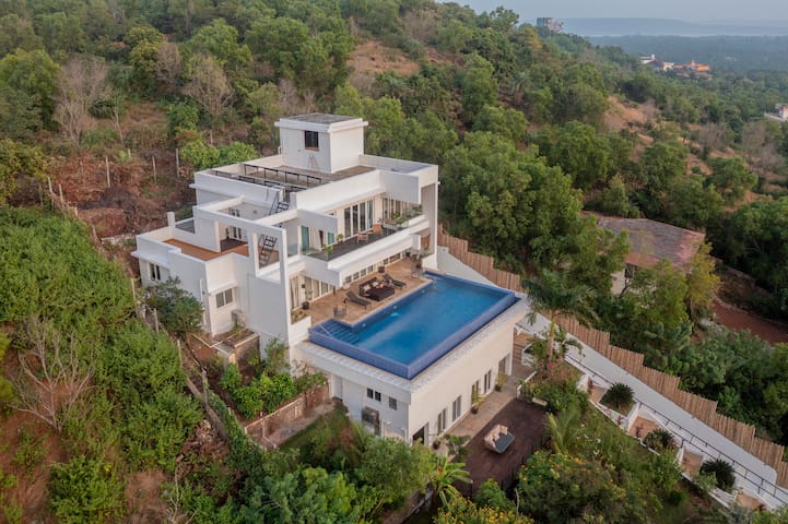 3 BHK Sea View/Pvt Pool, Morjim Opp Thalassa Beach
