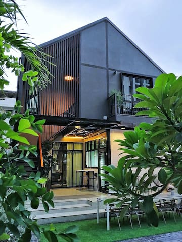 The BlackHouse for family,BTS Wongwianyai/Iconsiam