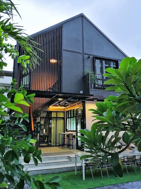 The BlackHouse for family,BTS Wongwianyai/Iconsiam
