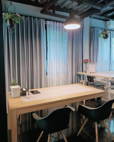 The BlackHouse for family,BTS Wongwianyai/Iconsiam gallery image 5