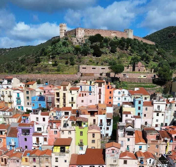 Casa Vacanza Comoda Con Vista - Bosa