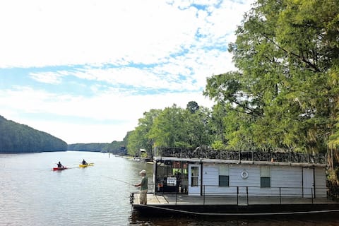 Waterfront-Kayaks-Houseboat-Caddo