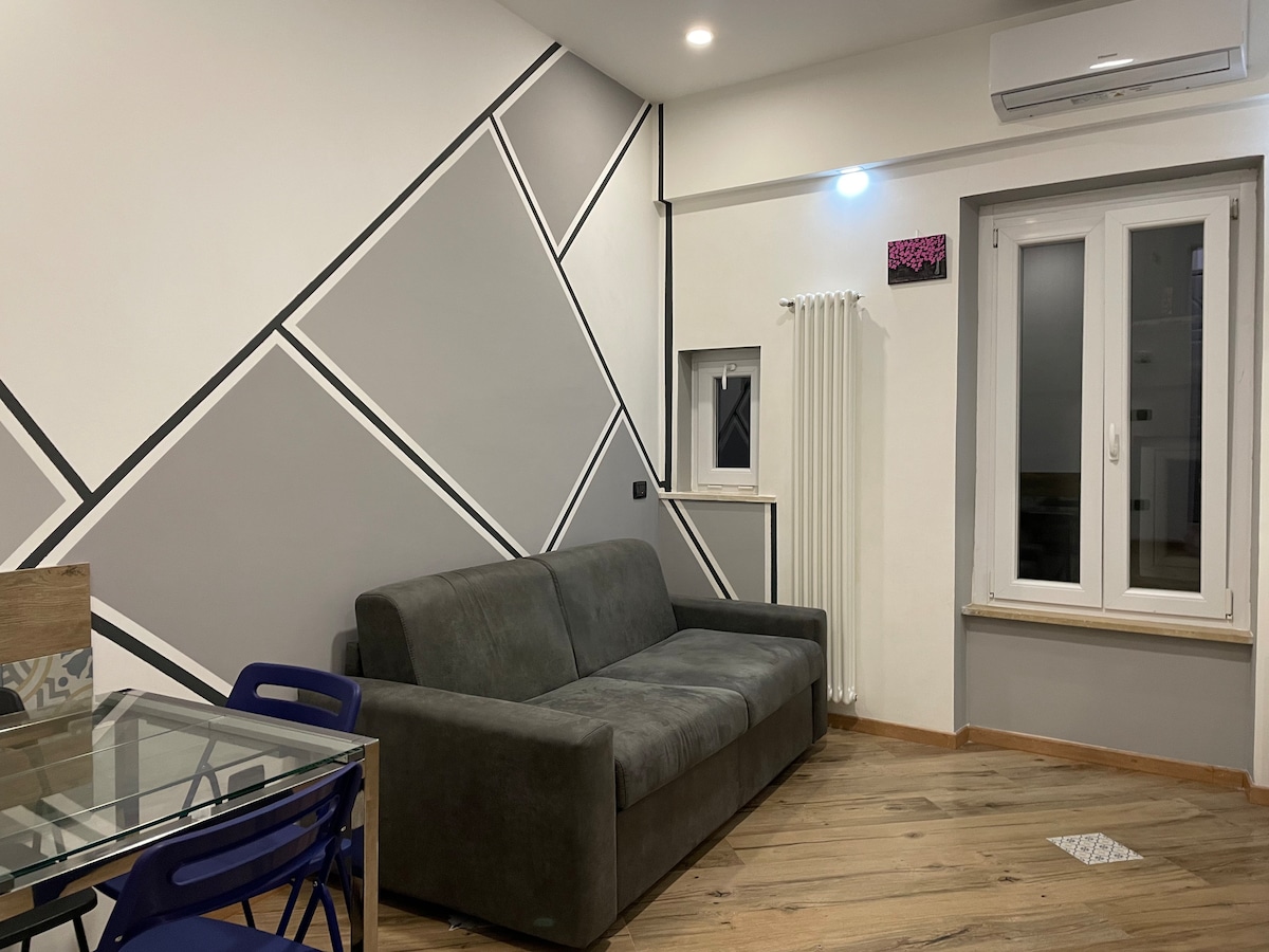 Sofa ya starehe sana ambayo inakuwa kitanda cha sofa kwa watu wawili 