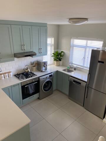 Light & Modern with Pool, near the Beach gallery image 2