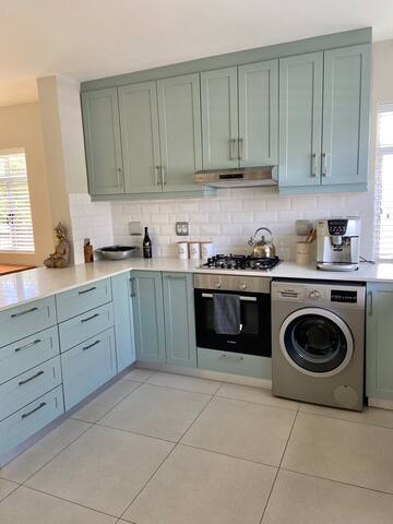 Light & Modern with Pool, near the Beach gallery image 3