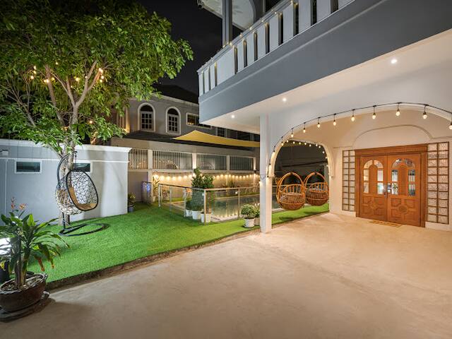 Pool Villa 700m to ThongLor BTS + Airport Transfer gallery image 4