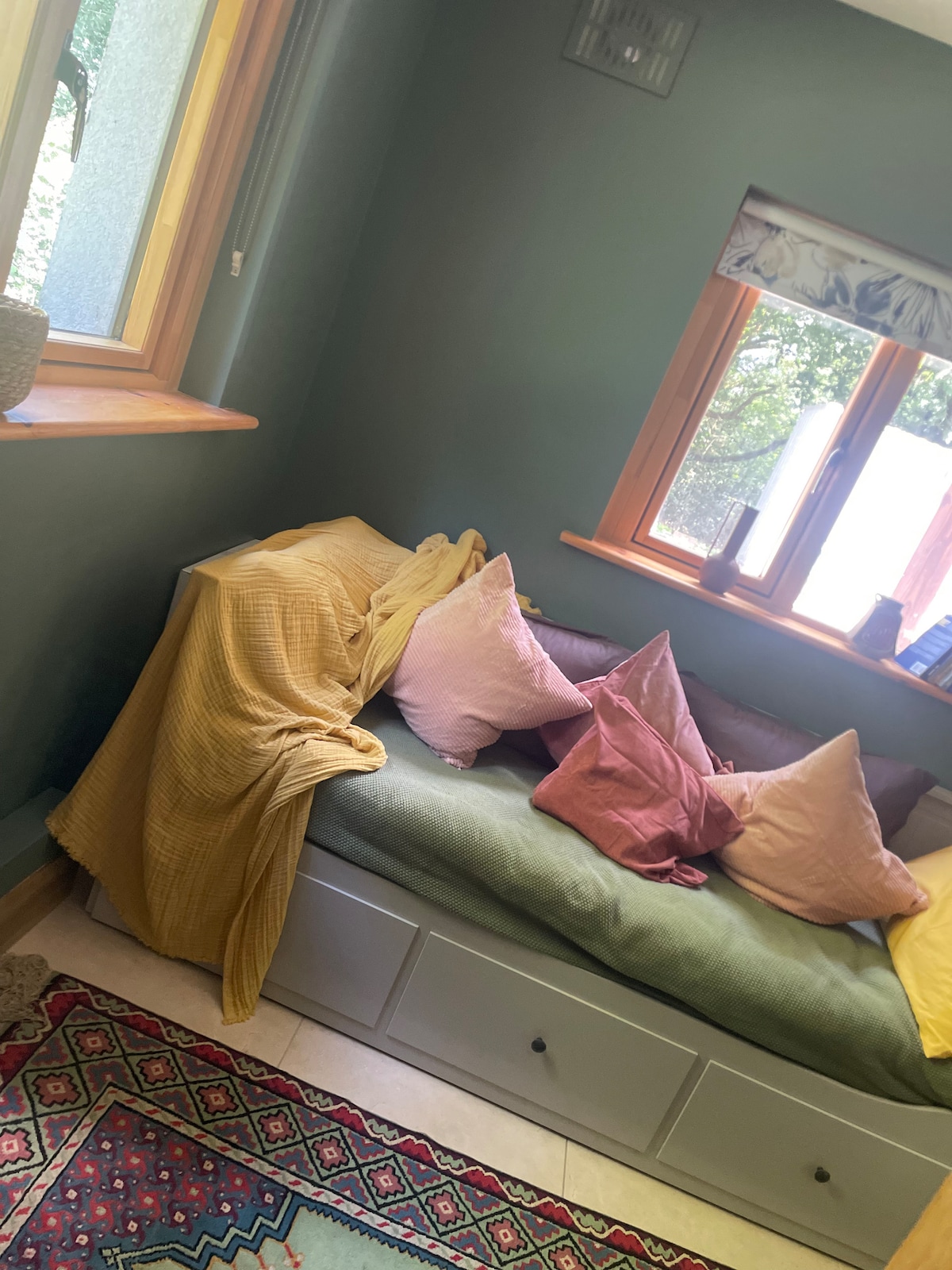 ห้องเตียงเดี่ยวแสนอบอุ่นที่เปลี่ยนเป็นเตียงขนาดคิงไซส์หากจำเป็น 