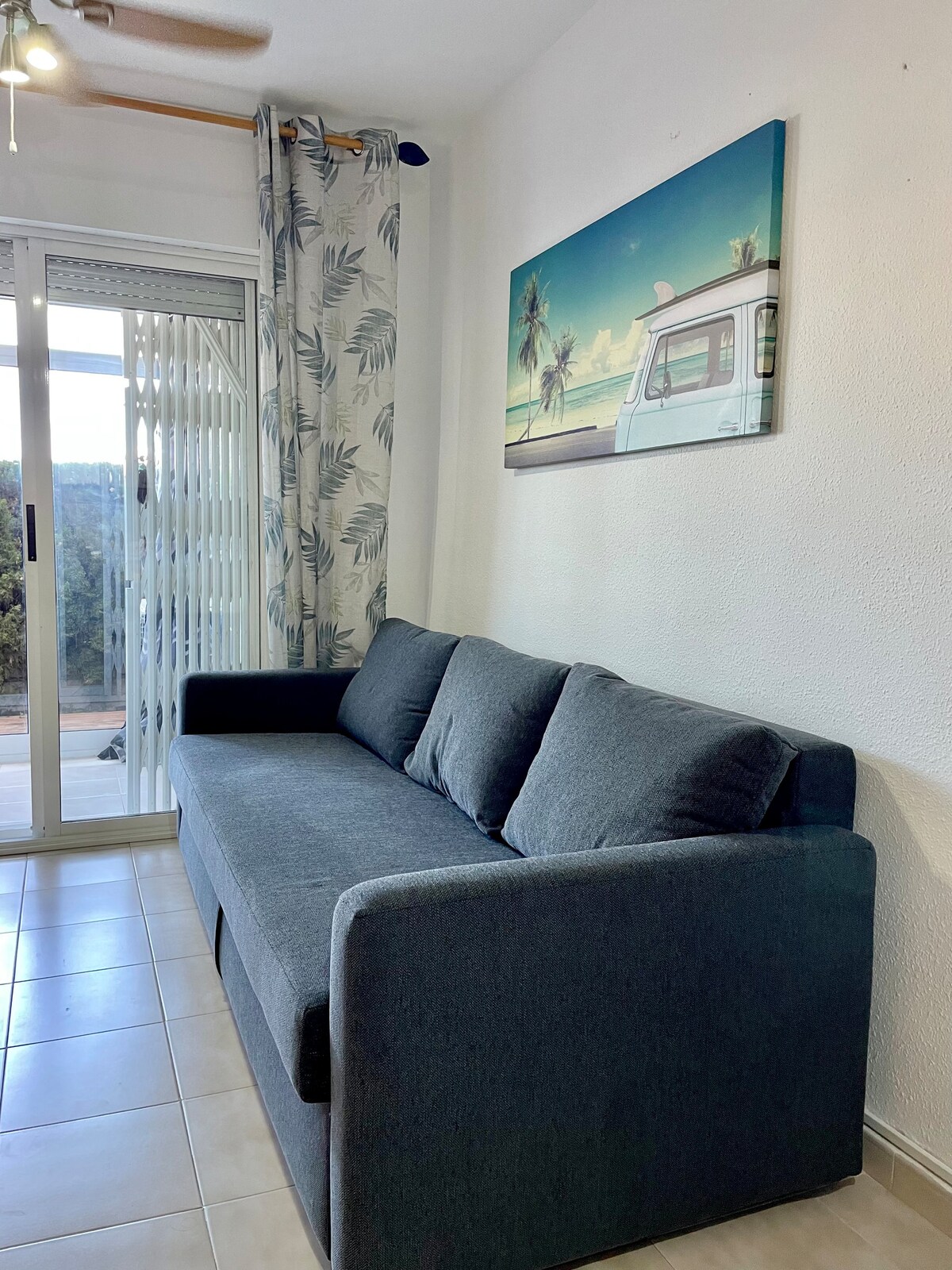 Kitanda cha sofa kwa watu 2