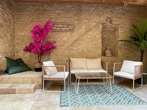 Air-conditioned Village House 3 levels 2 terraces