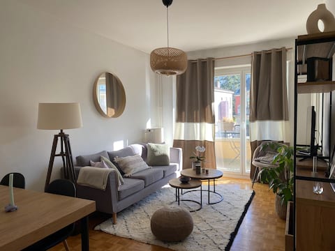 Top Airbnb: Beautiful and spacious apartment in Geneva in Eaux Vives
