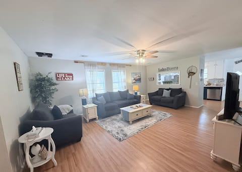 Successful Airbnb property: House w/Hot Tub·Fire Pit·Dog-Friendly·Lake Access in Preston