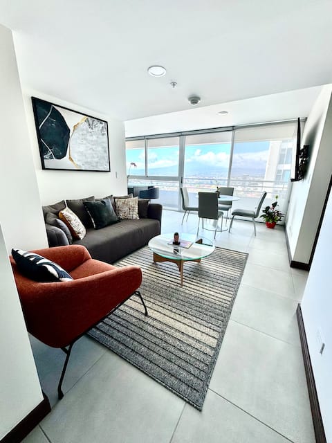 Brand-new, luxurious, modern apt w/ scenic views!