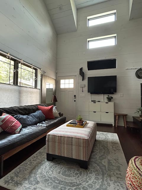 Top performing Airbnb: Modern and Cozy Casita in Dawson