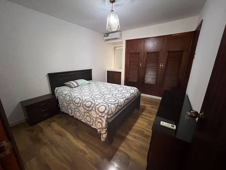 Schlafzimmer 1