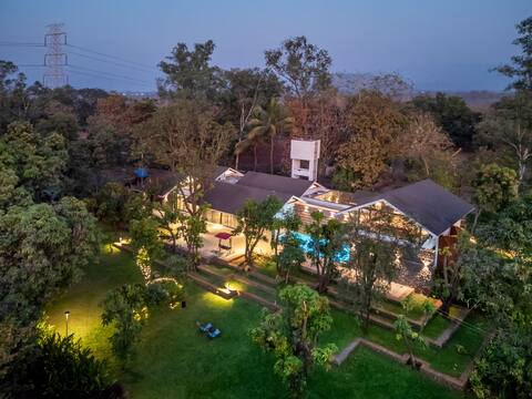 4bhk Villa in Karjat,nature w pool, turf,huge lawn