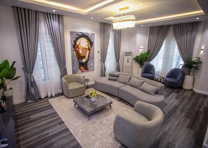 Spacious luxury 5 bedroom duplex