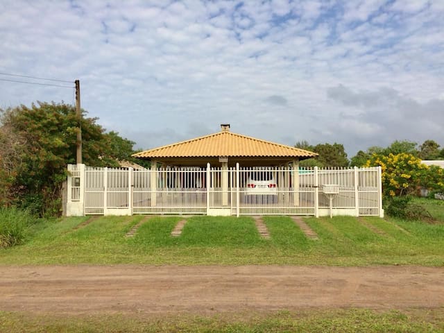 Entire home with 2 bedrooms in Torres - Casa de Praia Estrela do Mar - Esquerda