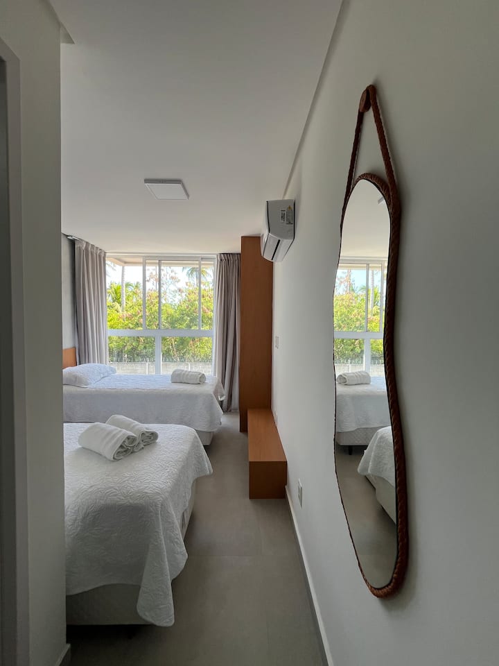 الجناح 3 - مكيف الهواء مع سرير واحد وسرير فردي واحد. تشمل أغطية السرير والحمام. 