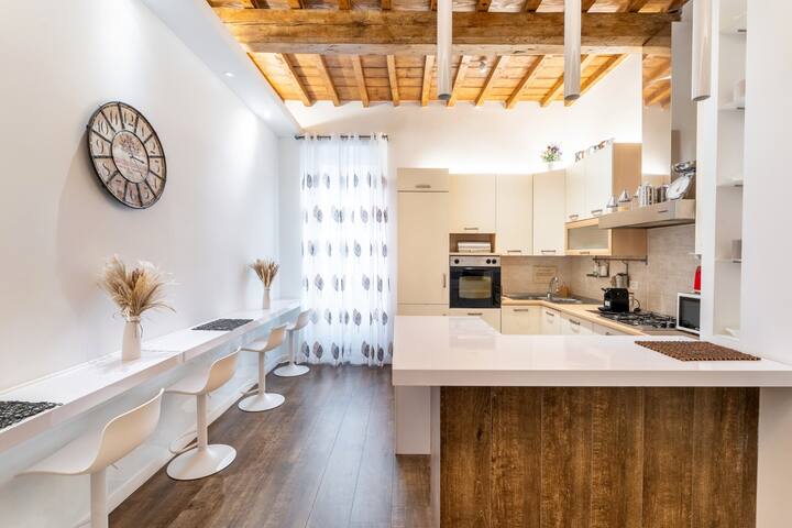 About Colosseum in the Heart of Rome – Free Wi-Fi