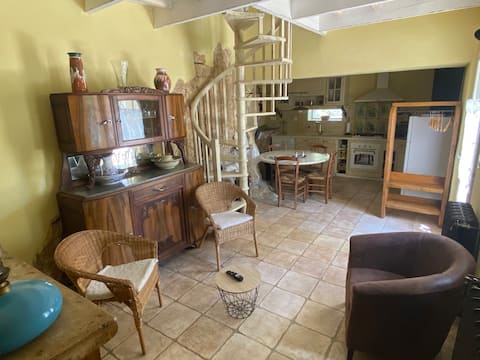 Popular Airbnb listing: The Cabanon in Apt