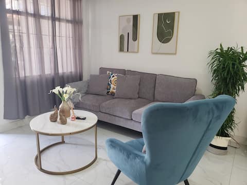 Beautiful and in great location 2BD (unitA)