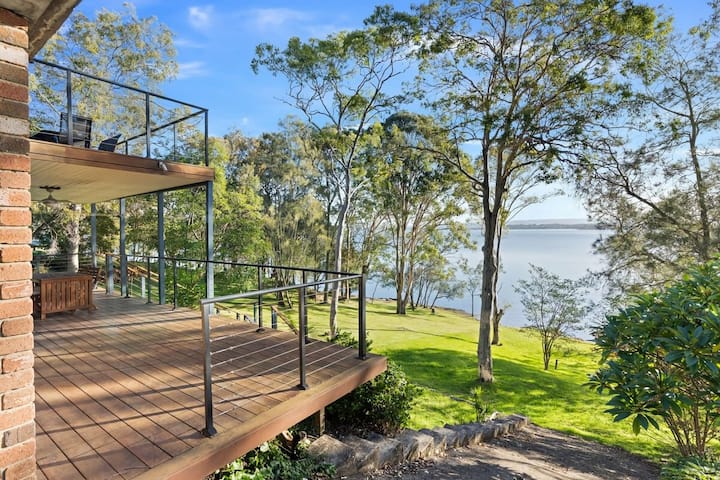 Waterfront Treetops Getaway - Newcastle, Australia