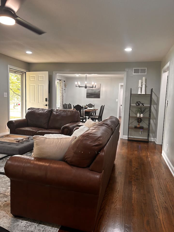 Spacious 3br With A Full Kitchen & Inviting Patio - Missouri City, MO