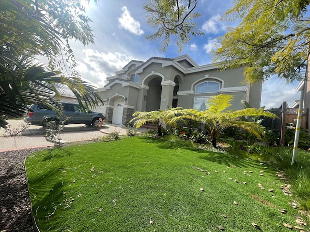 M&J @ Spacious SFH 4B3.5B nr Apple/shopping/10129