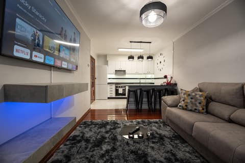 Anuncio de Airbnb popular: Modern apartment in the heart of downtown en Monforte De Lemos