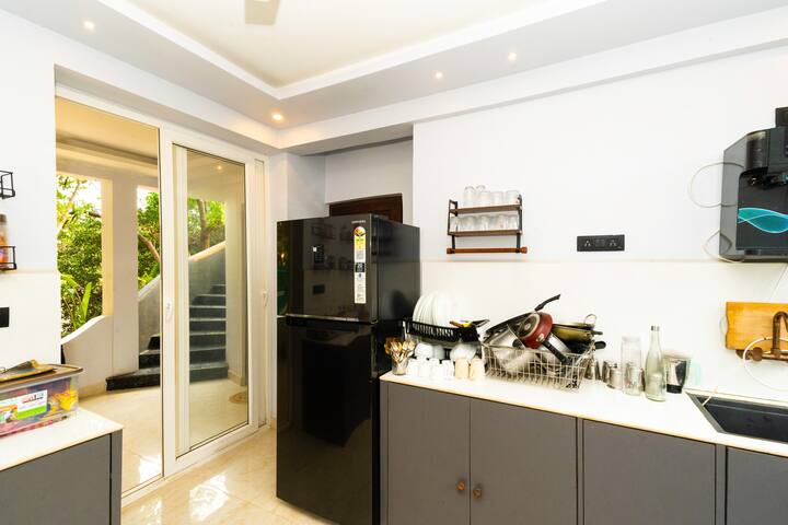 Full kitchen image 1