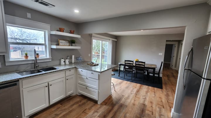 Full kitchen image 1