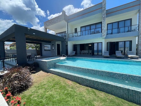 Luxurious Oceanfront Villa, Chef Included