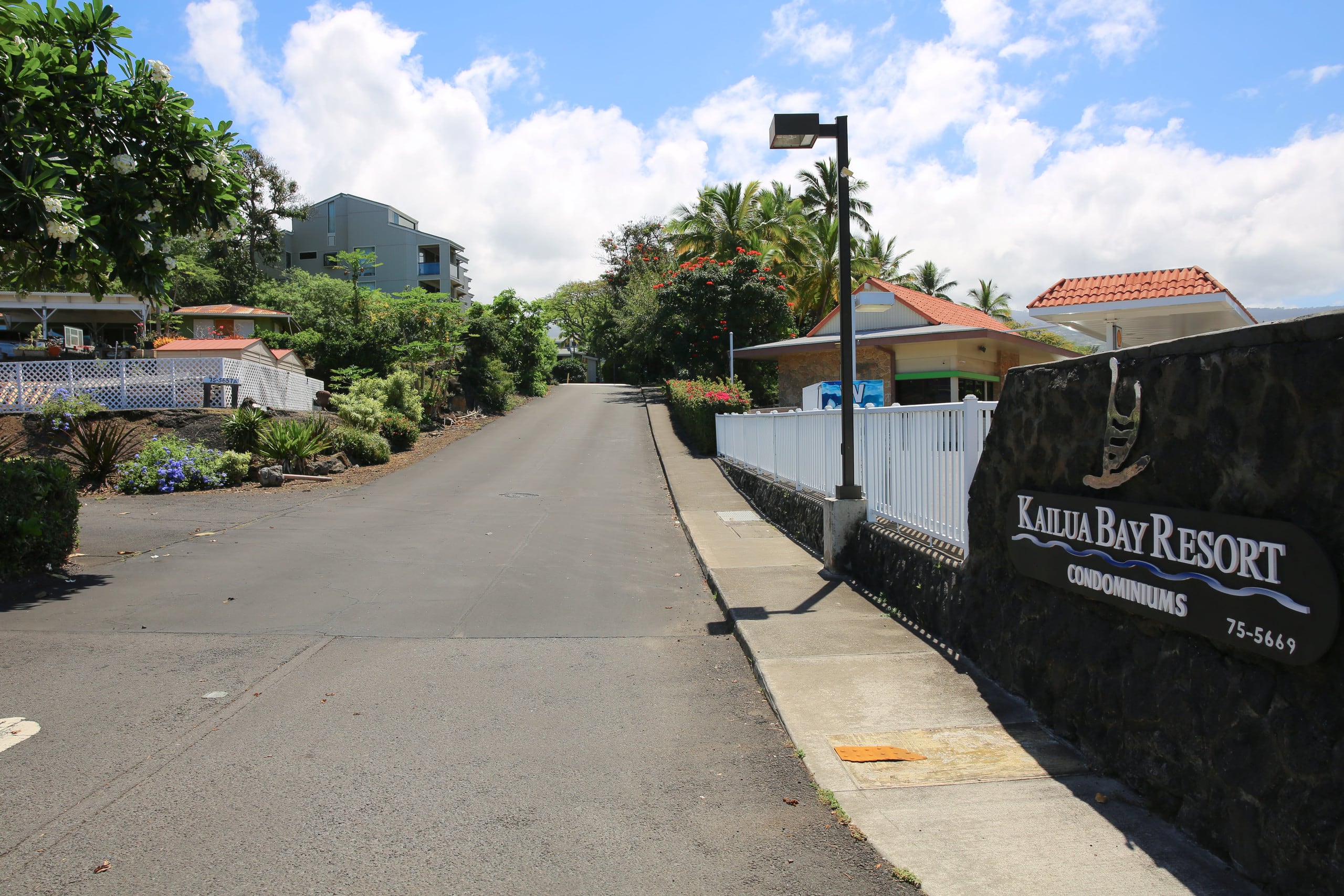 Condo in Kailua-Kona · ★4.98 · 2 bedrooms · 2 beds · 2 shared baths - Image 50