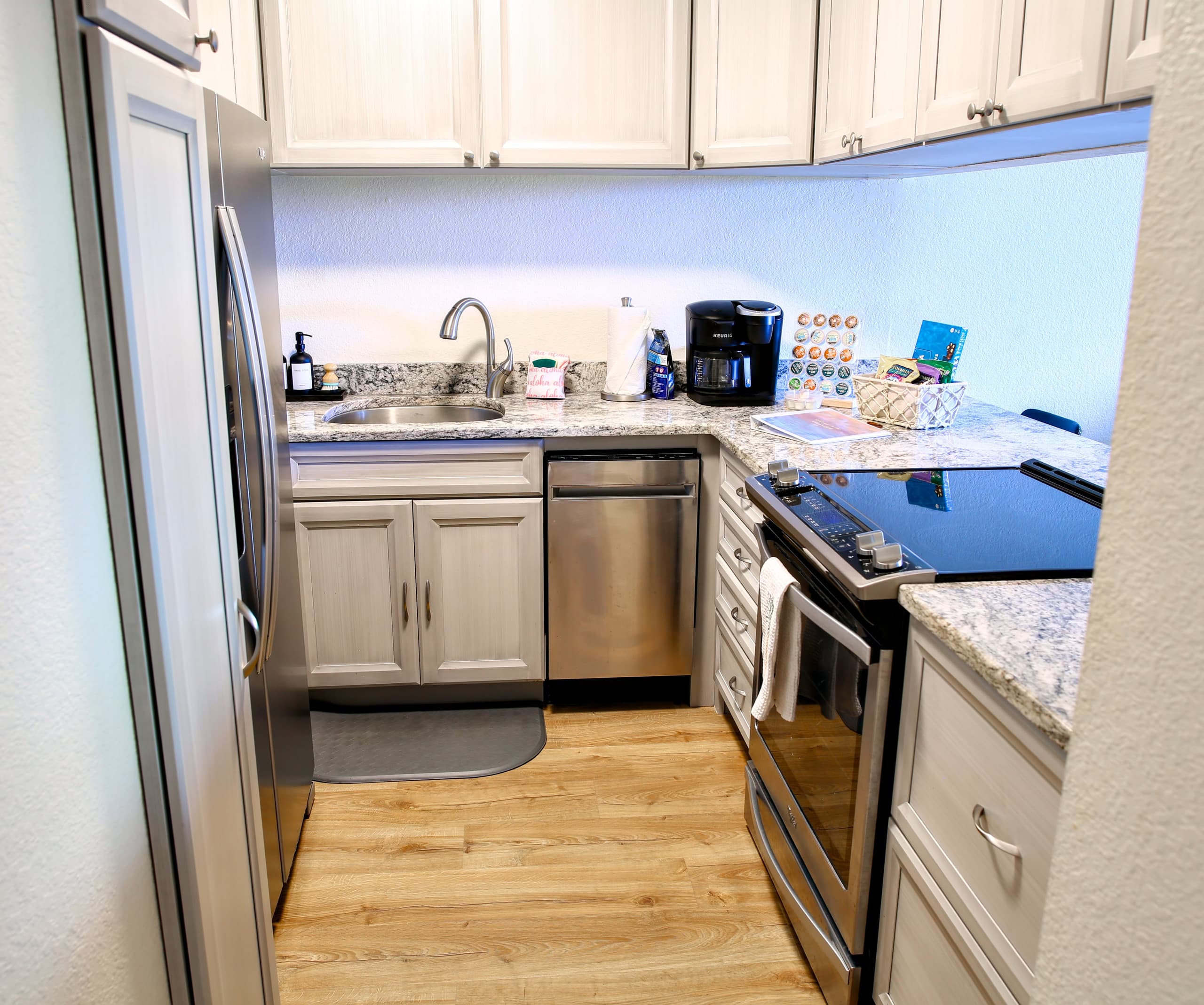Condo in Kailua-Kona · ★4.98 · 2 bedrooms · 2 beds · 2 shared baths - Image 5