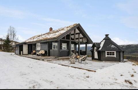 Log cabin central location. Close to E6 in Grong