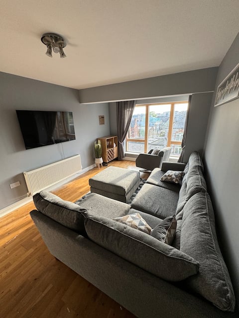Luxury 2 bed fully equipped city centre apartment