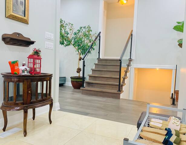 Dream House in North York/6 bedrooms/6 parkings gallery image 3