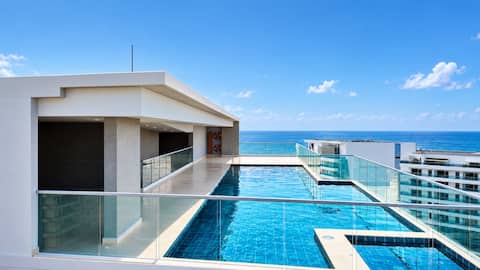Luxury near the ocean | Pool + Jacuzzi + Rooftop