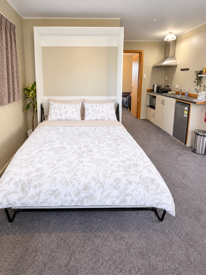 Charming Garden Cottage - Timaru