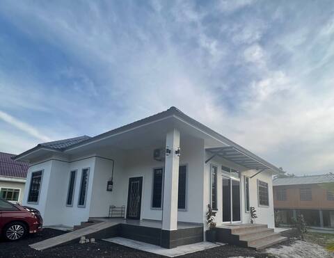 Spacious Retreat Near Airport