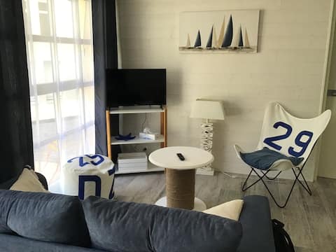 Popular Airbnb listing: Beachfront apartment, Treboul in Douarnenez