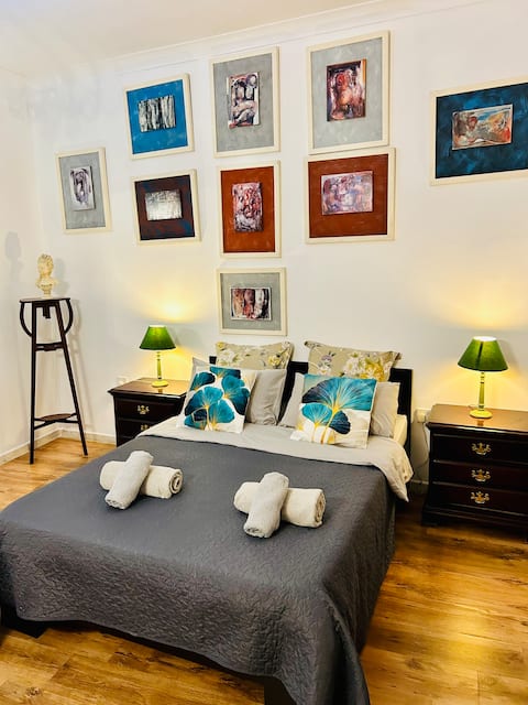 Spacious 8-Bedroom Retreat – Perfect for LRG Group