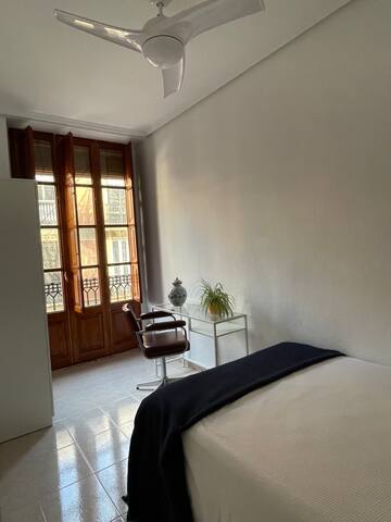 3-bedroom apart. in city centre gallery image 3