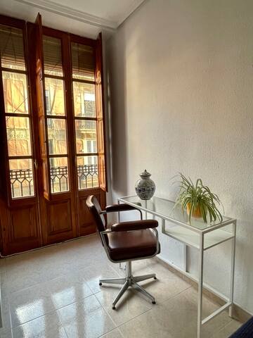 3-bedroom apart. in city centre gallery image 5